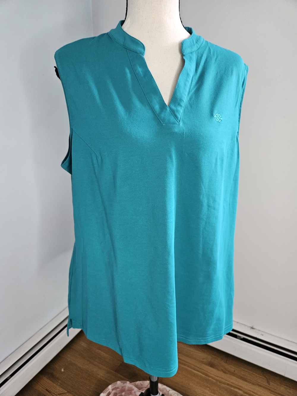 Women’s Sleeveless V-Neck Tank Top — Teal